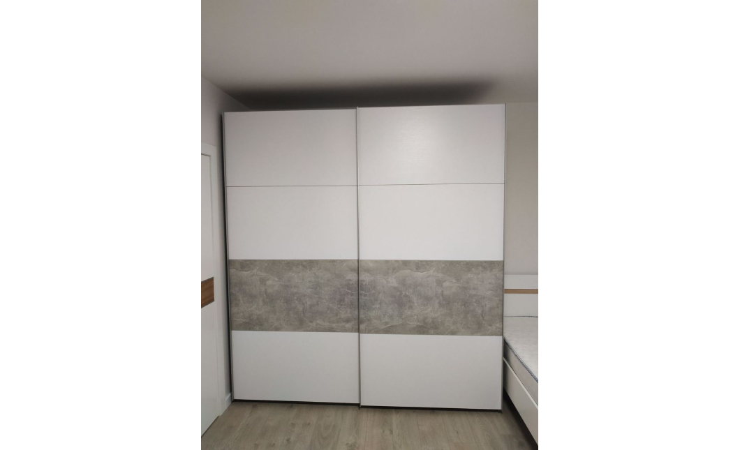 Šatní skříň Doros G-Caiser Bílá / Bílá vložka Beton 2 DTD / 4 části 220×60×240 (42003004)