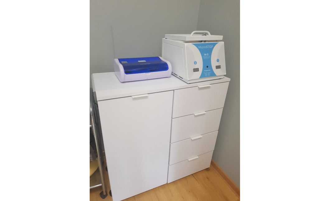 Komoda Doros Ron 1 1 dveře 4 zásuvky Bílý 80 × 38 × 81 (41516005)