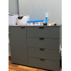 Komoda Doros Ron 1 1 dveře 4 zásuvky Grafit 80 × 38 × 81 (41516006)