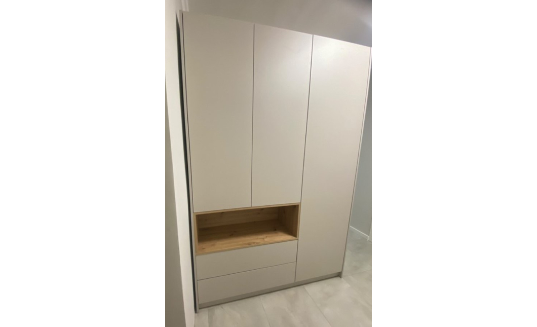 Skříň na oblečení s nikou Doros Dale Kašmír/Dub Artisan 3 dveře 150 × 52 × 220 (80737726)