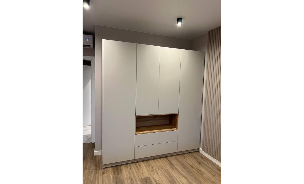 Skříň na oblečení s nikou Doros Dale Kašmír/Dub Artisan 4 dveře 206 × 52 × 220 (80737727)